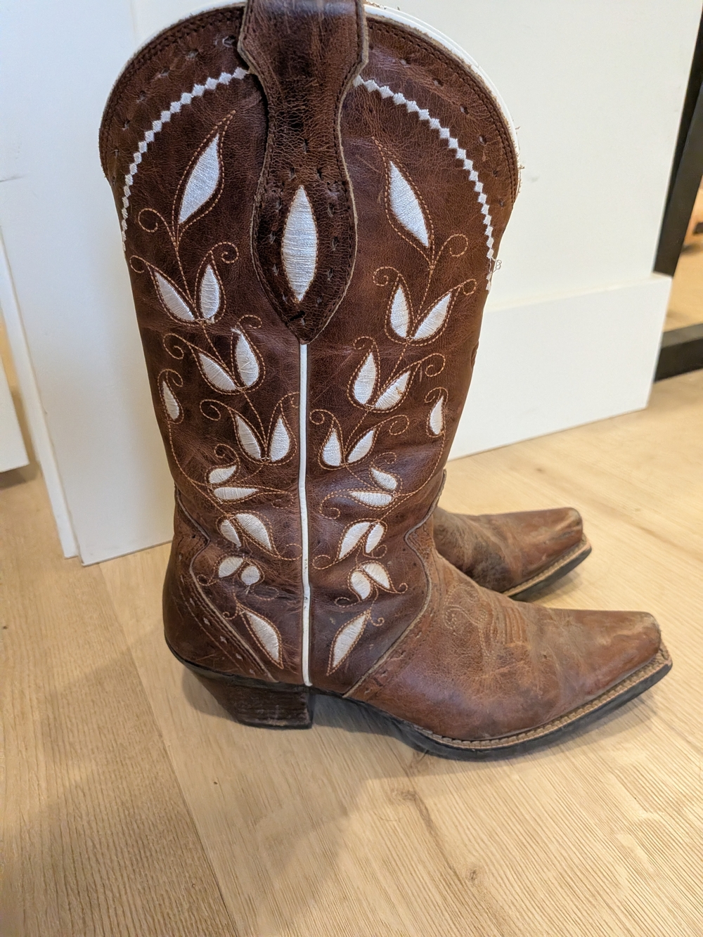 Ariat Brown Sonora Leather Cowboy Boots with White Logo Detail 6